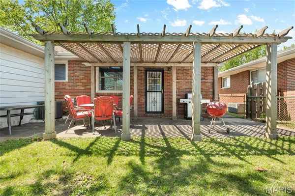 $195,000 | 917 Willow Street, Wood River, IL 62095