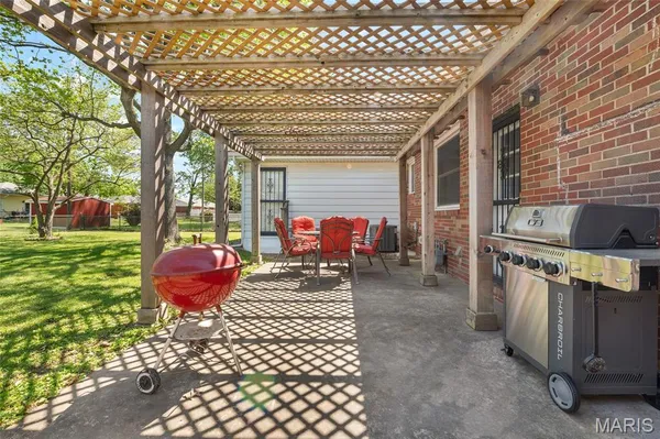 $195,000 | 917 Willow Street, Wood River, IL 62095