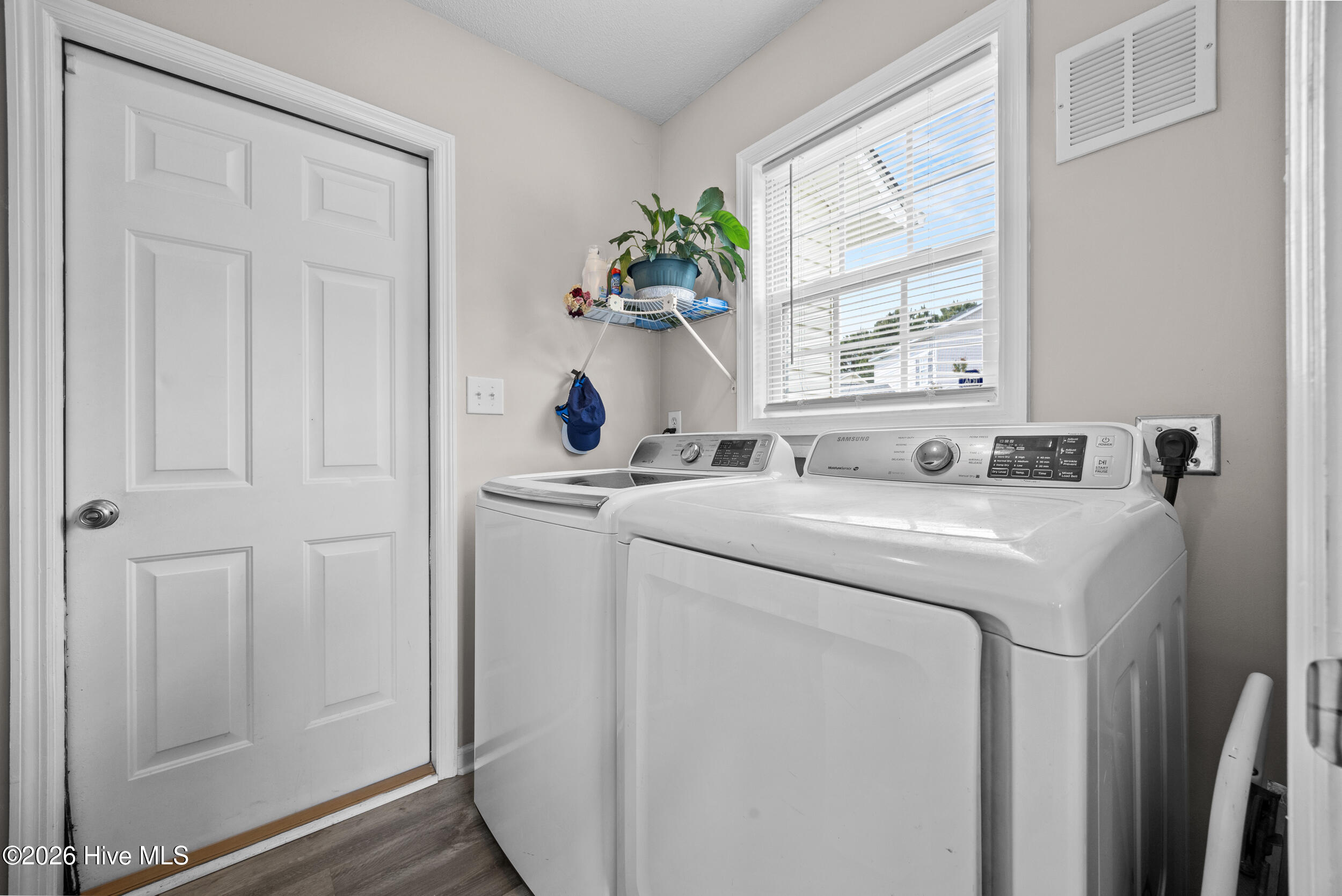 316 Mann Street Hubert, NC 28539 - Photo 27 of 54 27_laundry
