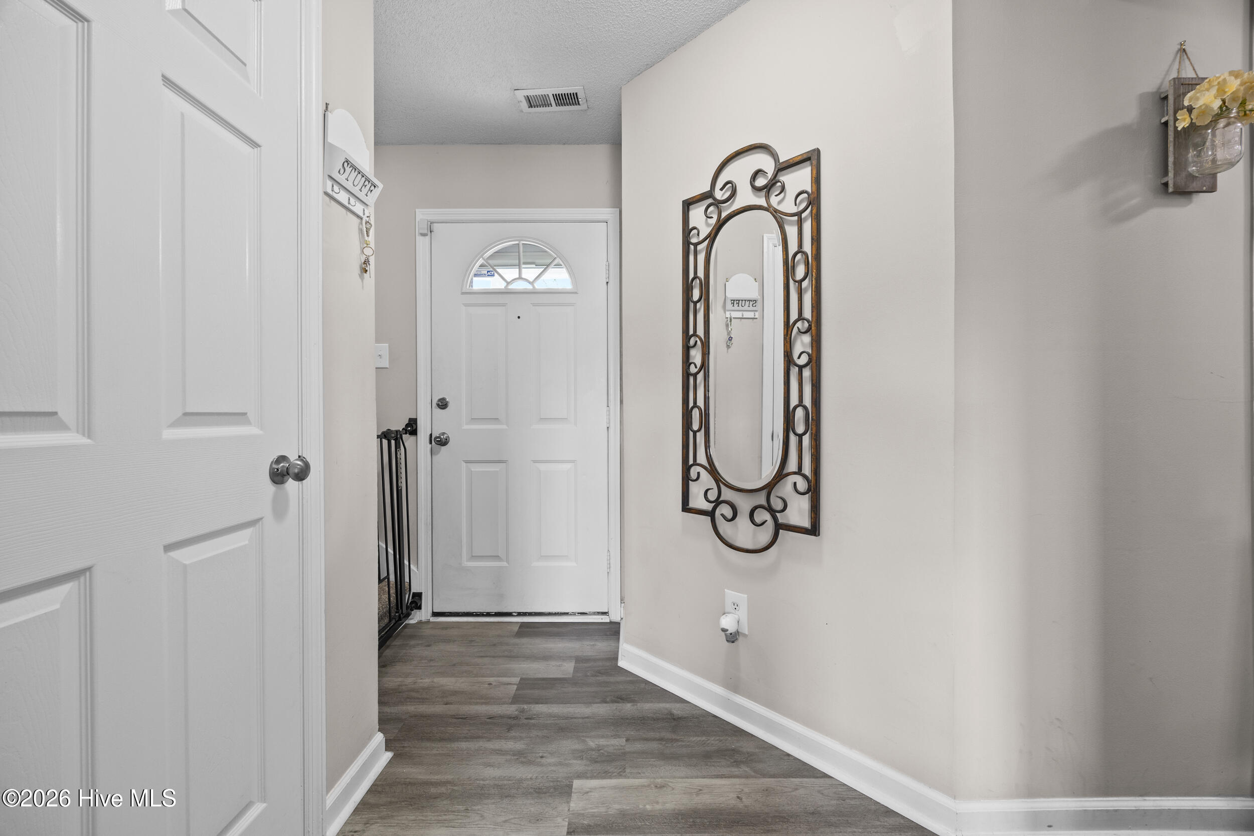 316 Mann Street Hubert, NC 28539 - Photo 9 of 54 9_foyer