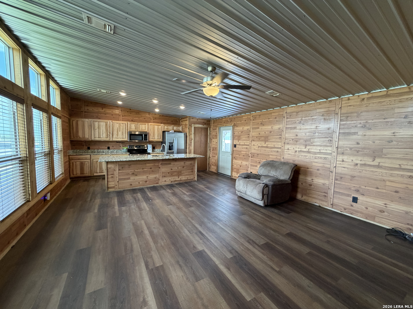7002 County Road 4514 Devine, TX 78016 - Photo 5 of 24