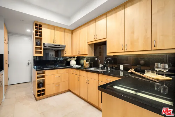$925,000 | 10551 Wilshire Boulevard, Unit 503, Los Angeles, CA 90024