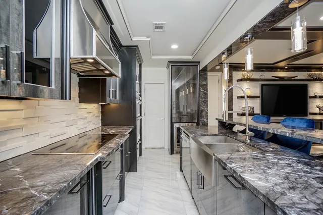 $4,000 | 5711 Sugar Hill Drive, Unit 29, Houston, TX 77057