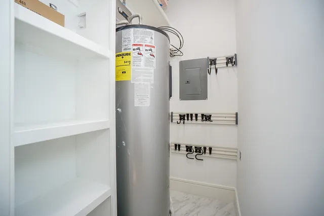 $4,000 | 5711 Sugar Hill Drive, Unit 29, Houston, TX 77057