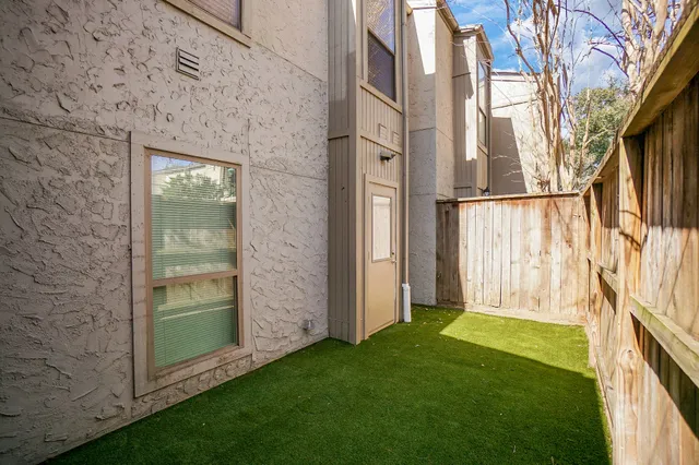 $4,000 | 5711 Sugar Hill Drive, Unit 29, Houston, TX 77057