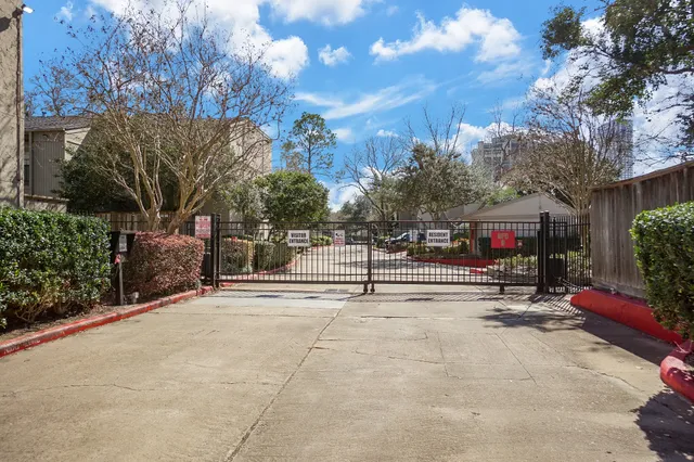 $4,000 | 5711 Sugar Hill Drive, Unit 29, Houston, TX 77057