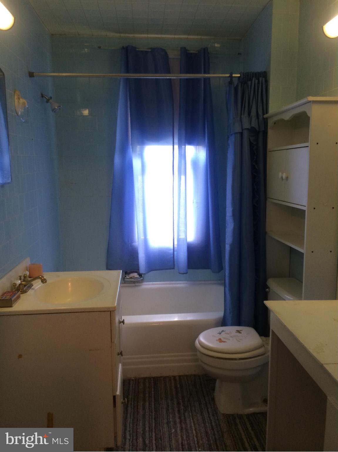 1118 Haverhill Road Baltimore, MD 21229 - Photo 14 of 19 2nd Floor Hall Bathroom