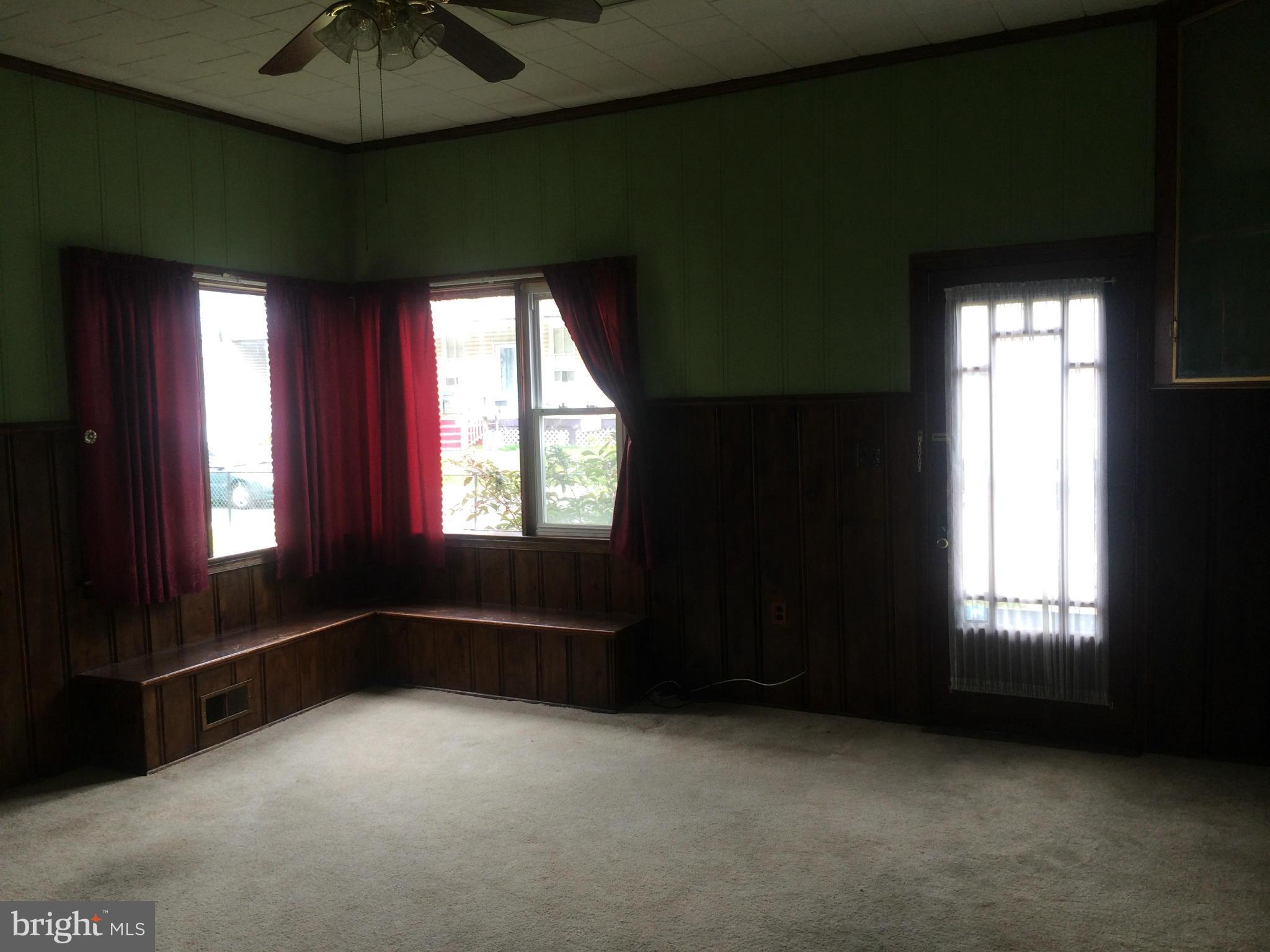 1118 Haverhill Road Baltimore, MD 21229 - Photo 6 of 19 Family Room
