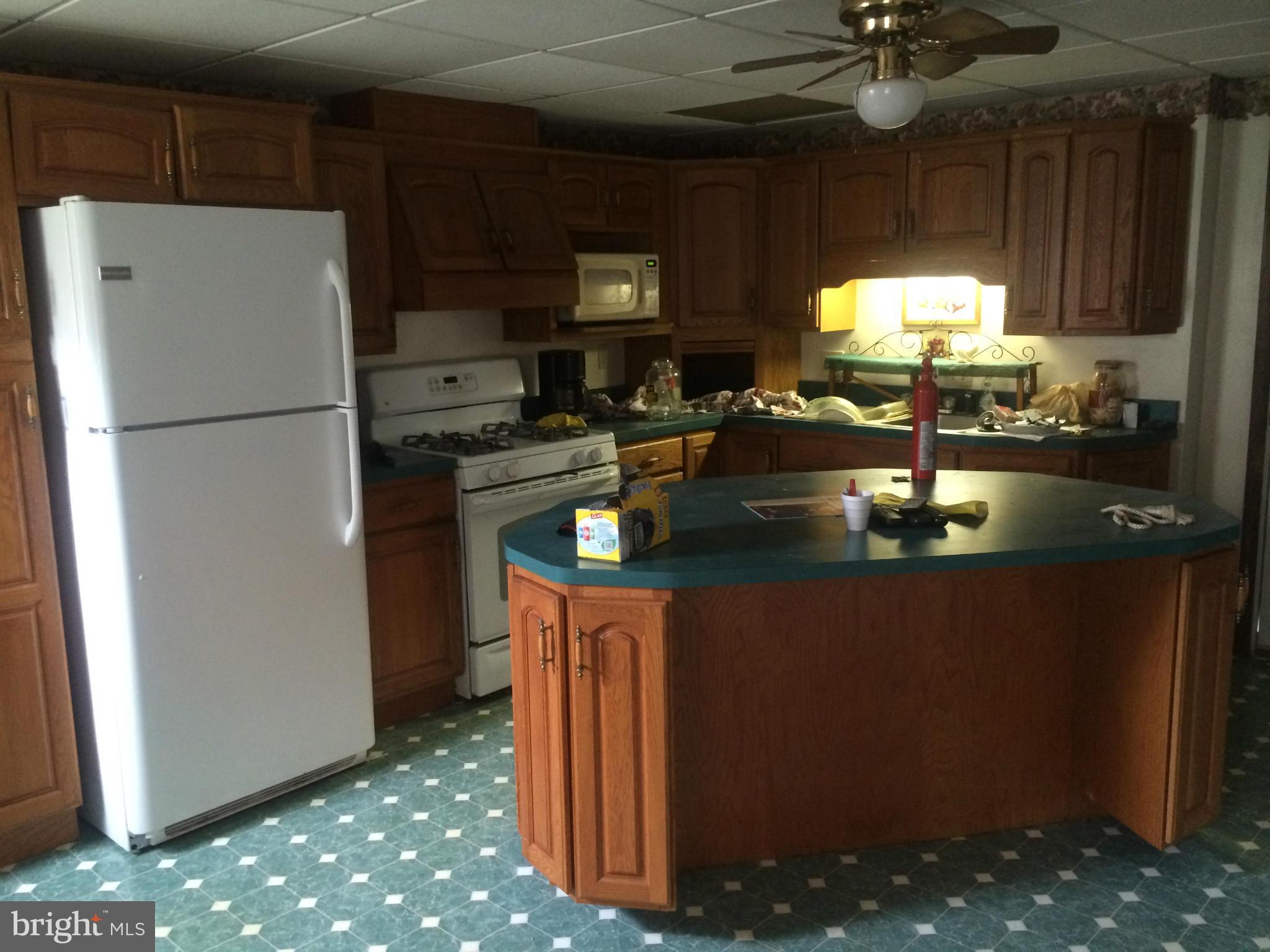 1118 Haverhill Road Baltimore, MD 21229 - Photo 9 of 19 Fully Equipped Oak Kitchen w/Island