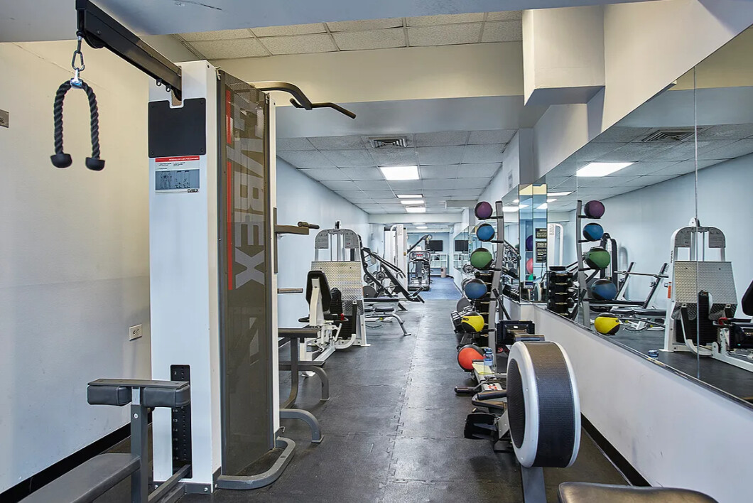 2 South End Avenue, Unit 8S Manhattan, NY 10280 - Photo 6 of 10 a view of a room with gym equipment