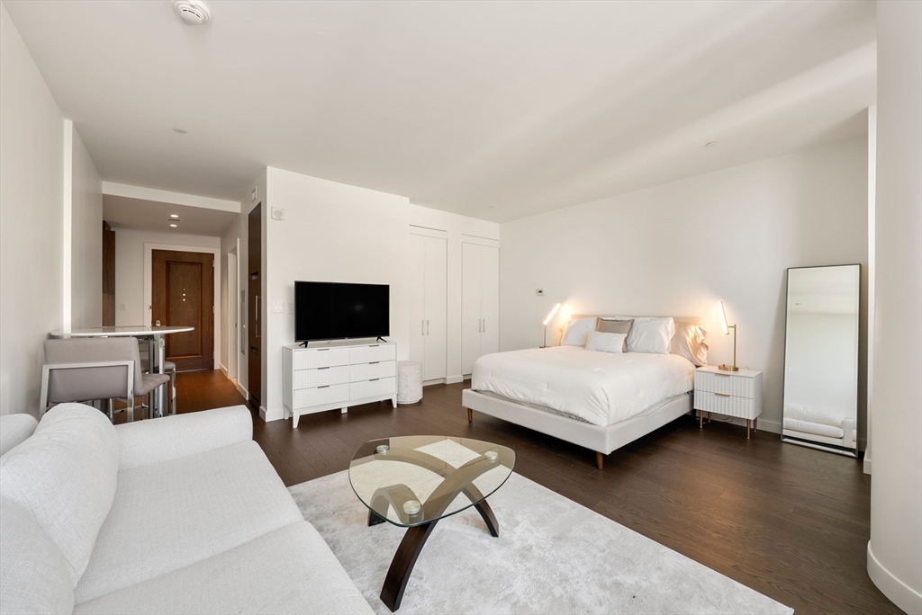 40 Trinity Place, Unit 1518 Boston, MA 02116 - Photo 2 of 25 a bedroom with a bed and a flat screen tv