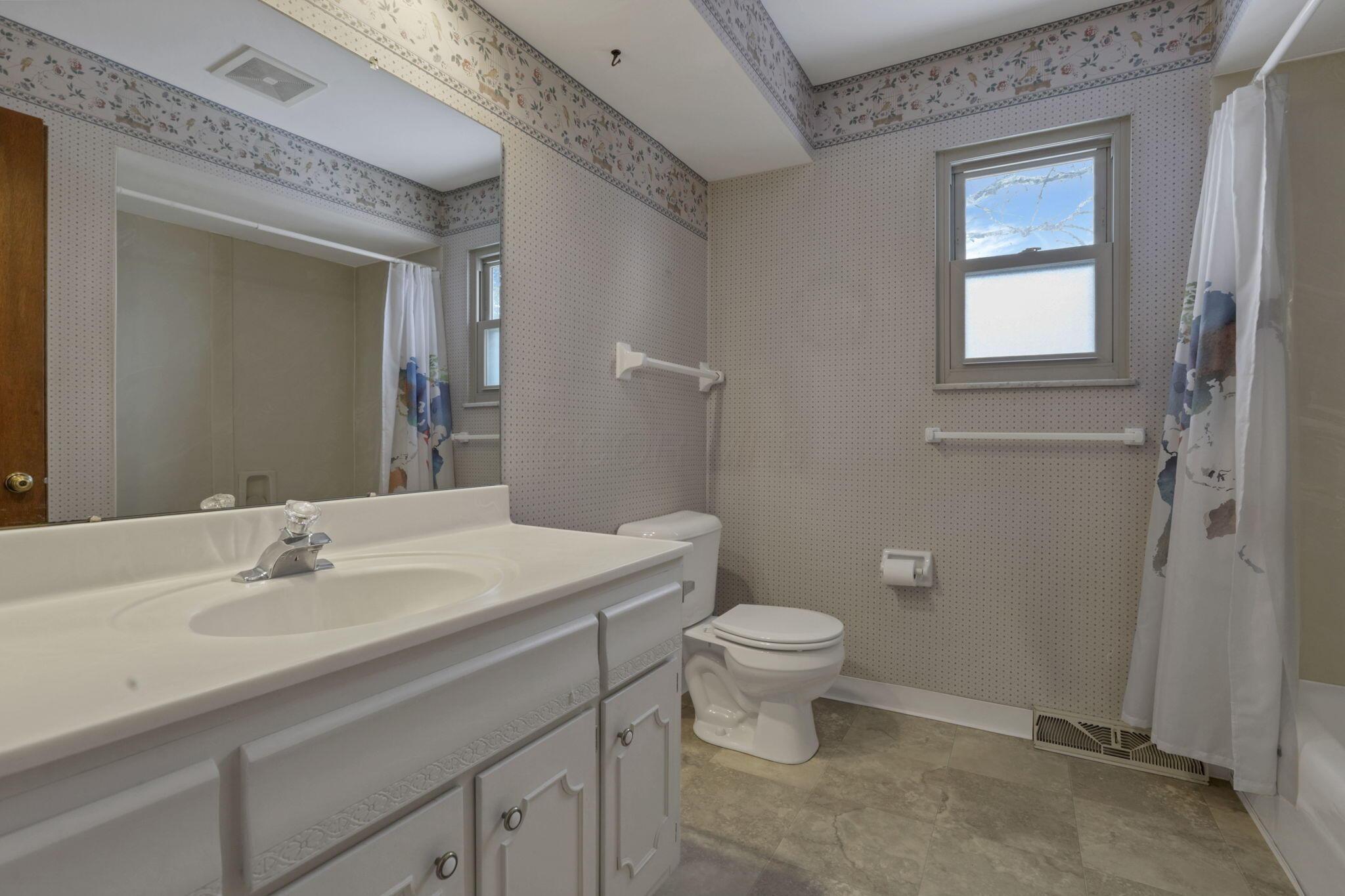 1852 Balsamridge Road Columbus, OH 43229 - Photo 33 of 50 51-web-or-mls-IMG_9351