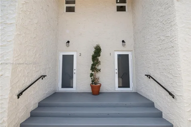 a view of entryway and hall