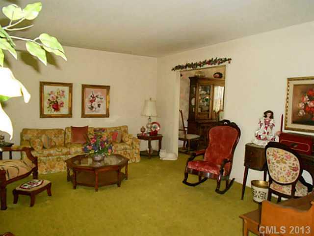 5612 Faulconbridge Road Charlotte, NC 28227 - Photo 4 of 15 Gallery Image 4