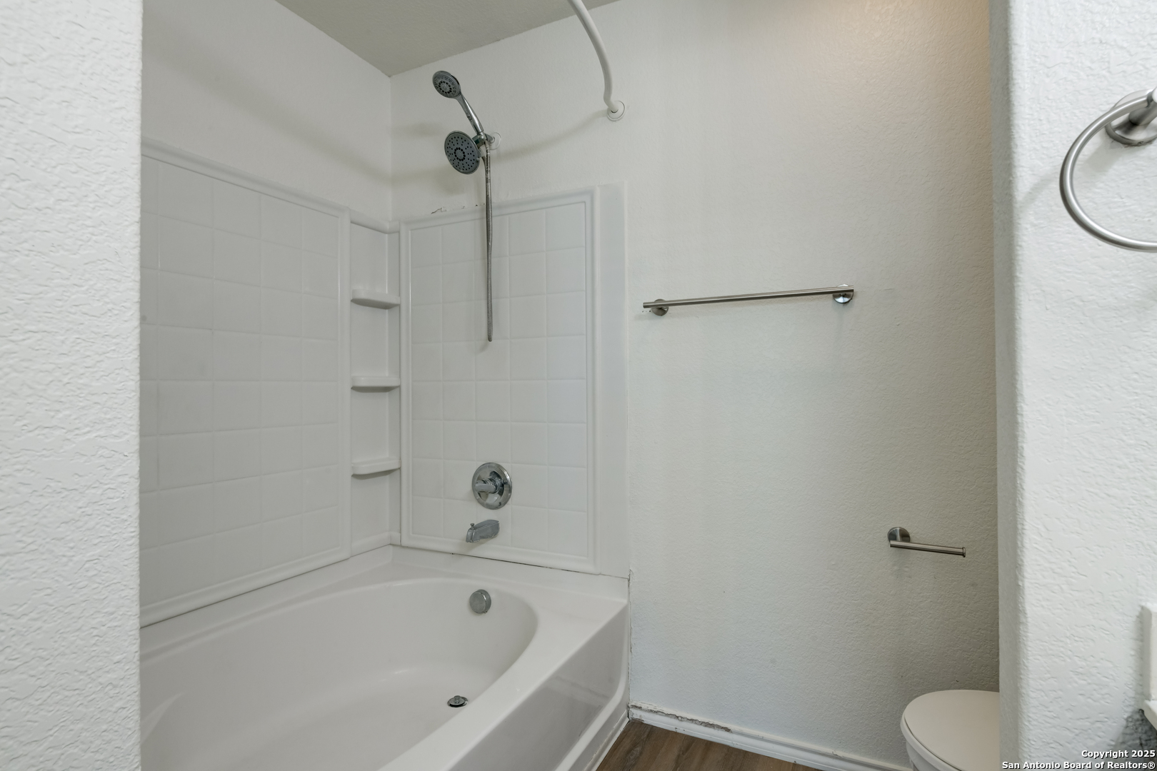9447 Copper Mist Converse, TX 78109 - Photo 21 of 25 a bathroom with a bathtub and a toilet