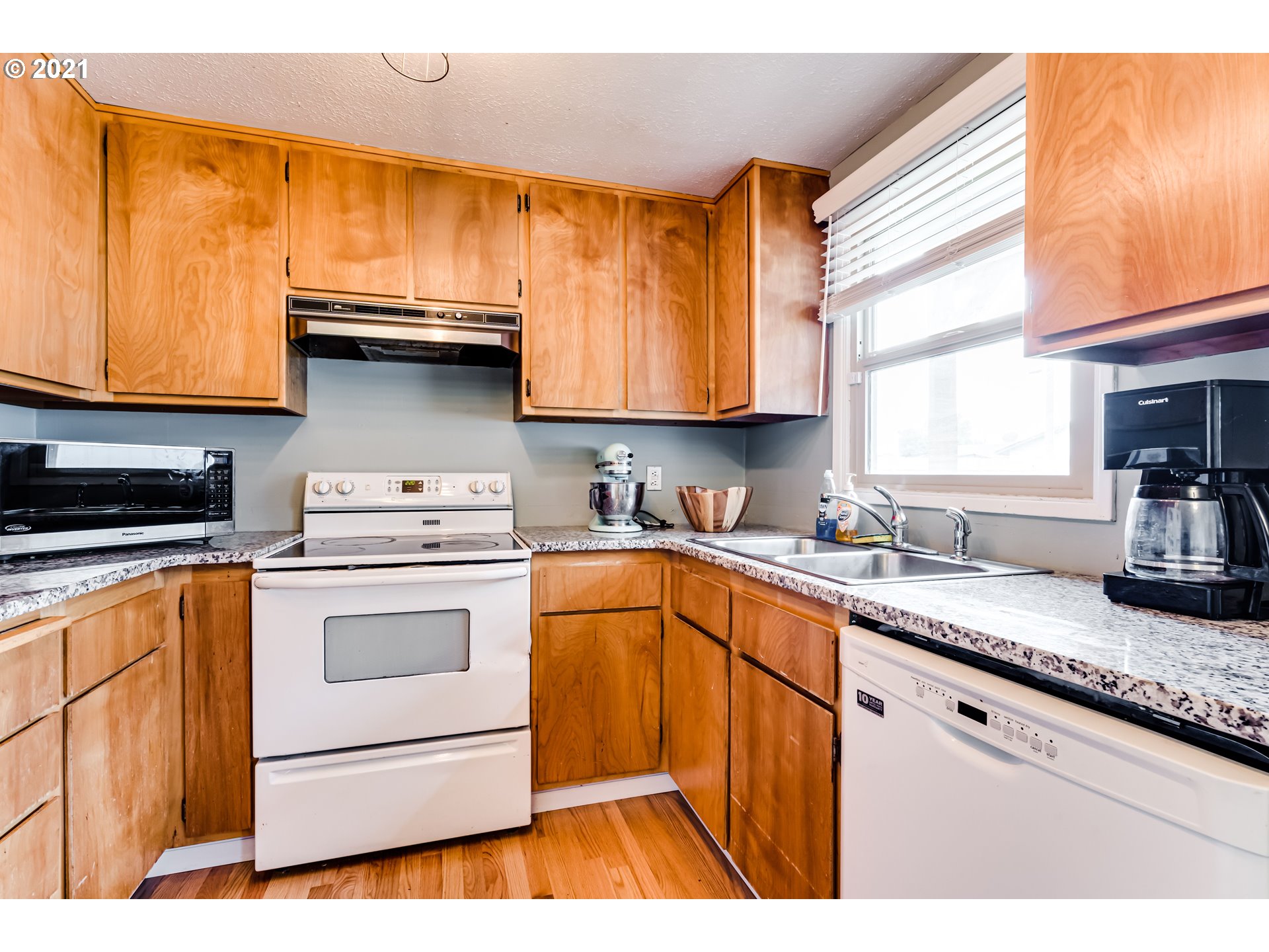 1279 Olympic Street Springfield, OR 97477 - Photo 11 of 31