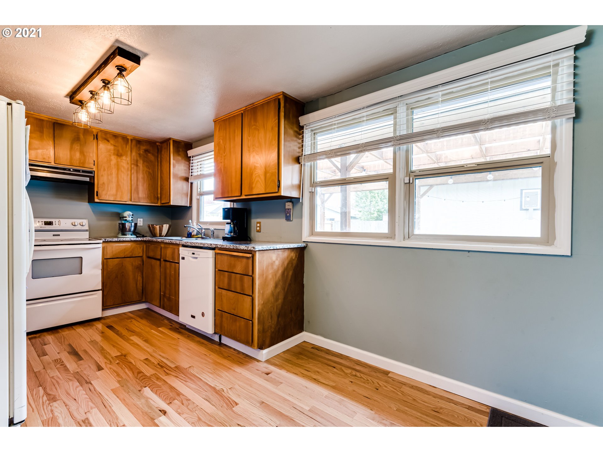 1279 Olympic Street Springfield, OR 97477 - Photo 7 of 31