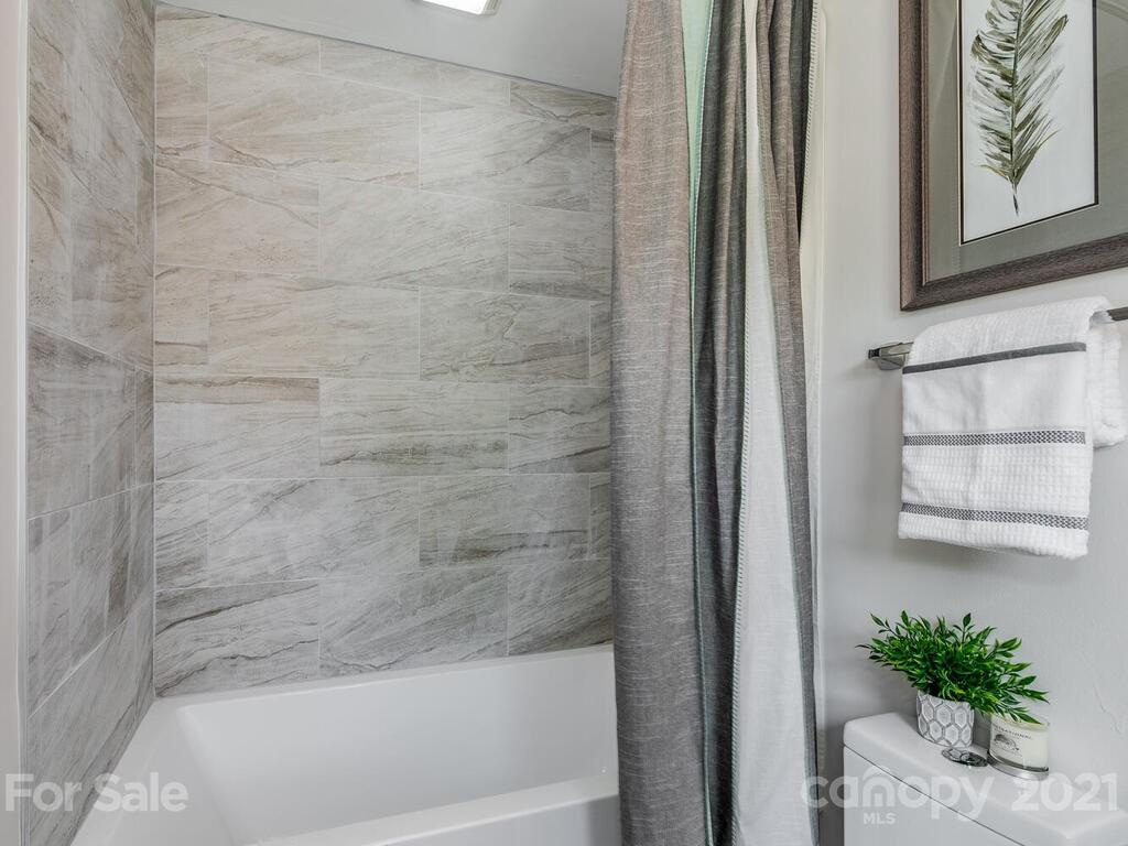 5024 Rea Road Charlotte, NC 28226 - Photo 17 of 19 a bathroom with a bathtub