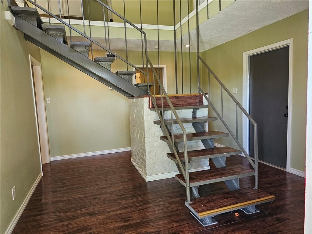 310 Sunset Boulevard Portland, TX 78374 - Photo 2 of 18 a view of entryway with wooden floor