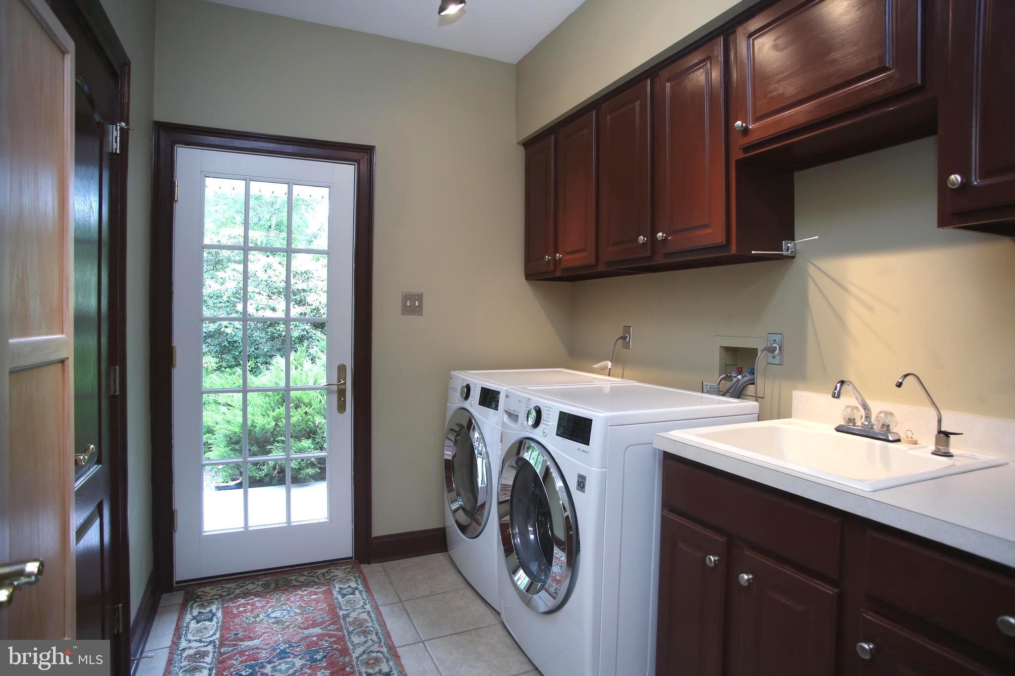 5686 Ridgeview Drive Doylestown, PA 18902 - Photo 19 of 53 Laundry/Mud Room