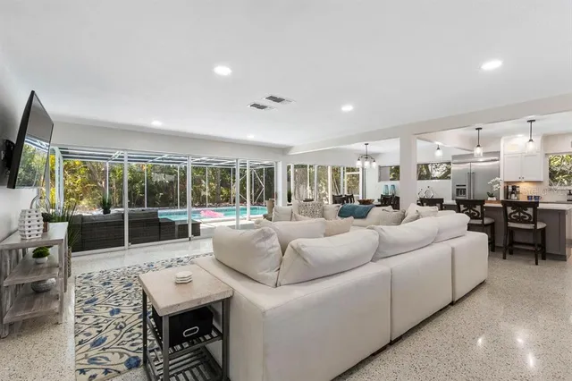 $10,000 | 1165 Morningside Place, Sarasota, FL 34236