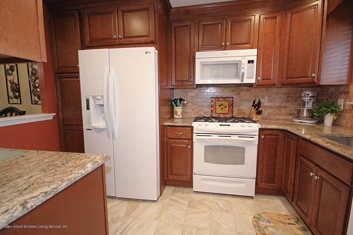 17 C Signs Road Staten Island, NY 10314 - Photo 3 of 27 Kitchen 2