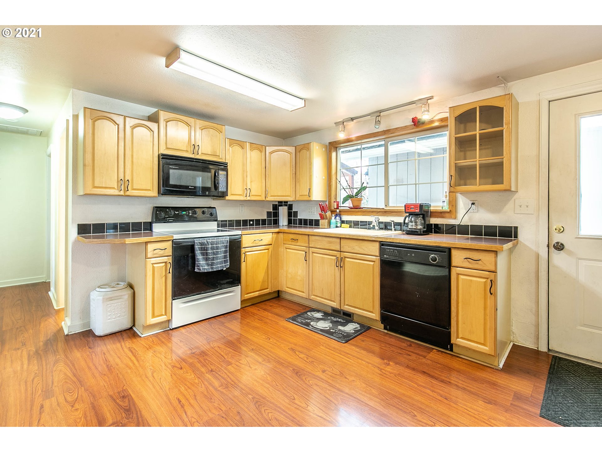 4523 Aster Street Springfield, OR 97478 - Photo 10 of 25 Gallery Image 10