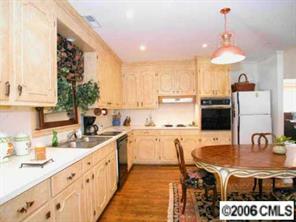 3442 Foxcroft Road Charlotte, NC 28211 - Photo 5 of 8 Gallery Image 5