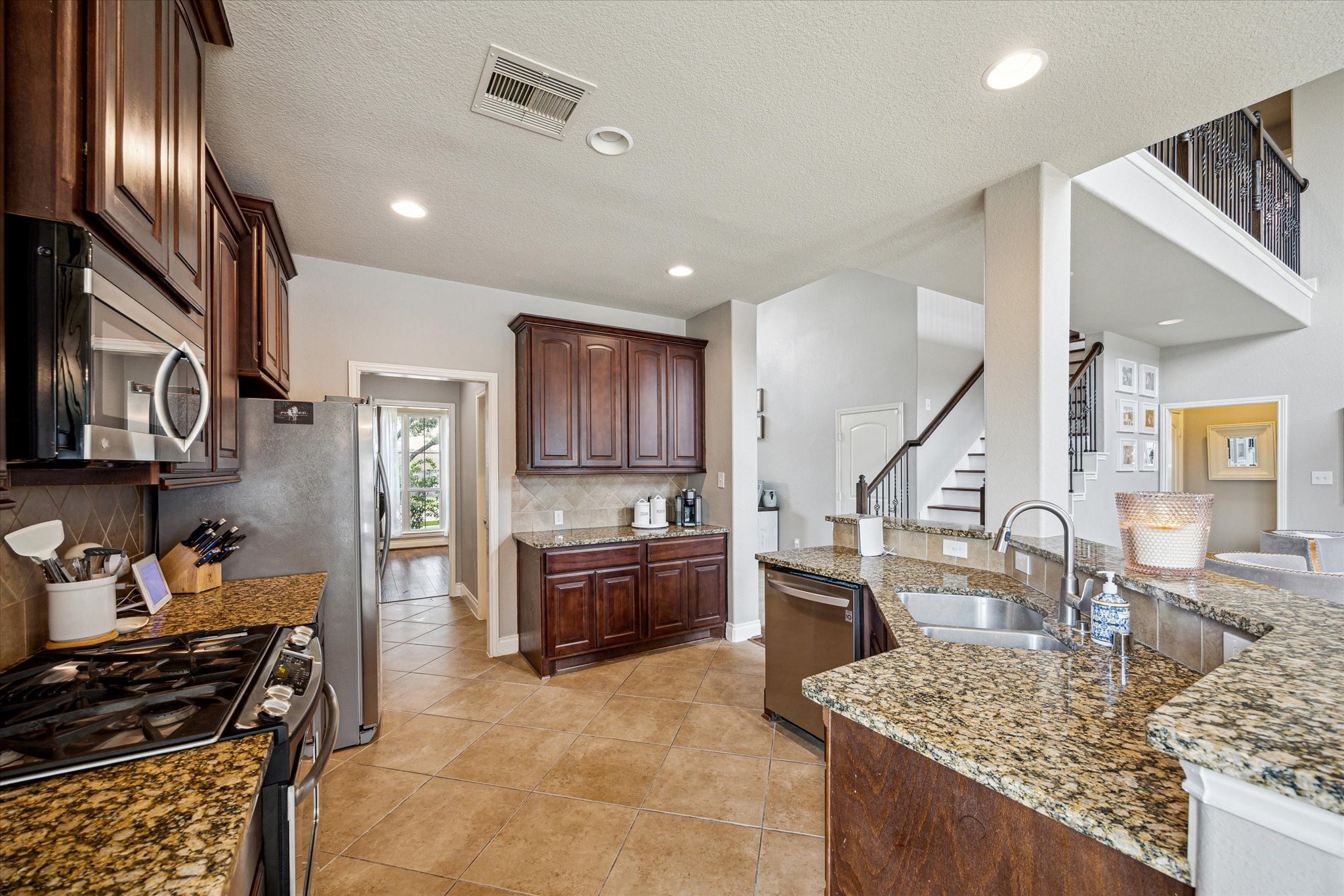 28919 Crested Butte Drive Katy, TX 77494 - Photo 10 of 36 Step into this well laid out kitchen