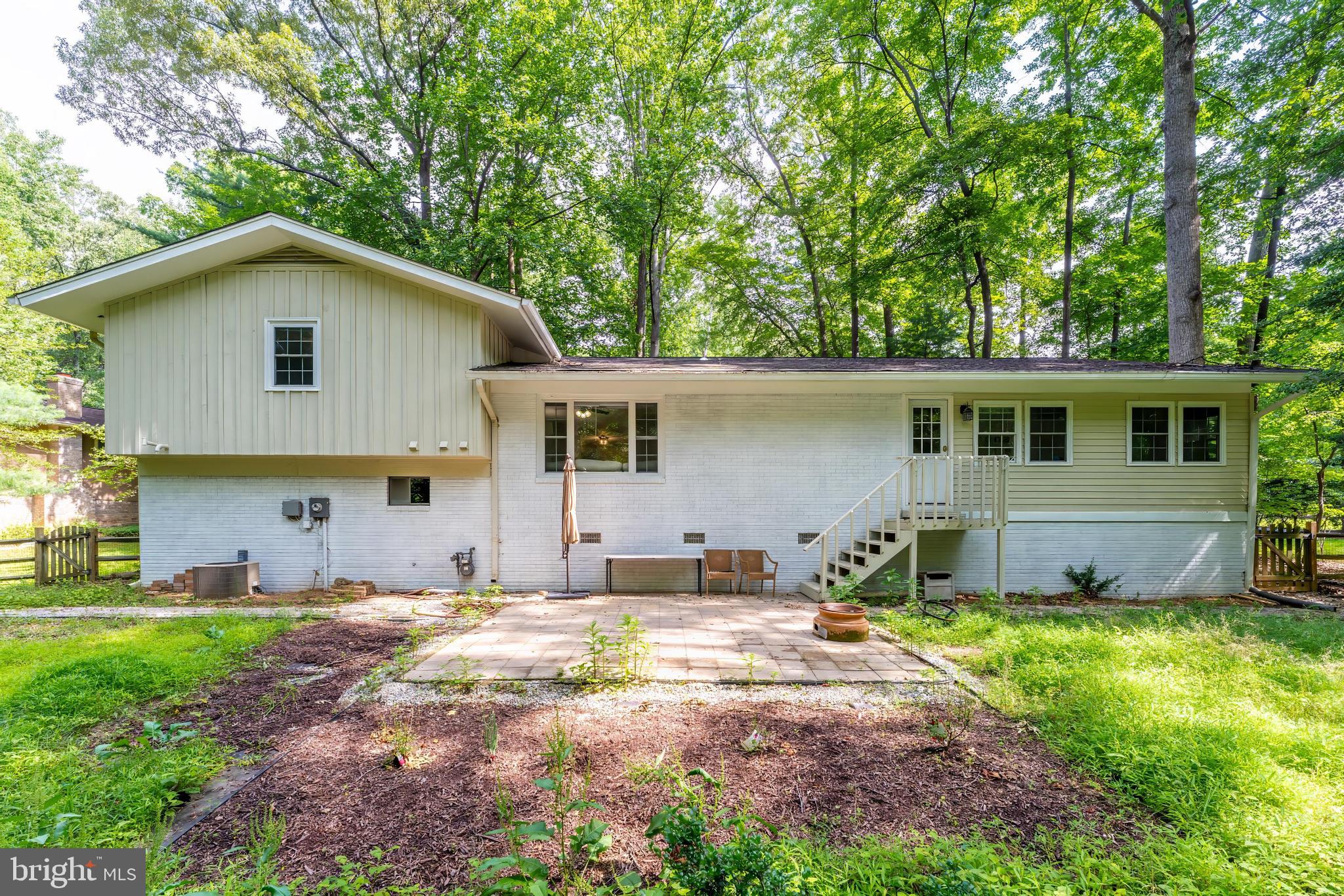 11621 Sourwood Lane Reston, VA 20191 - Photo 6 of 26 a house view with a garden space