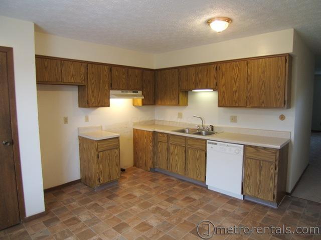 3870 Petzinger Road, Unit 3872 Columbus, OH 43232 - Photo 4 of 8 3872Kit