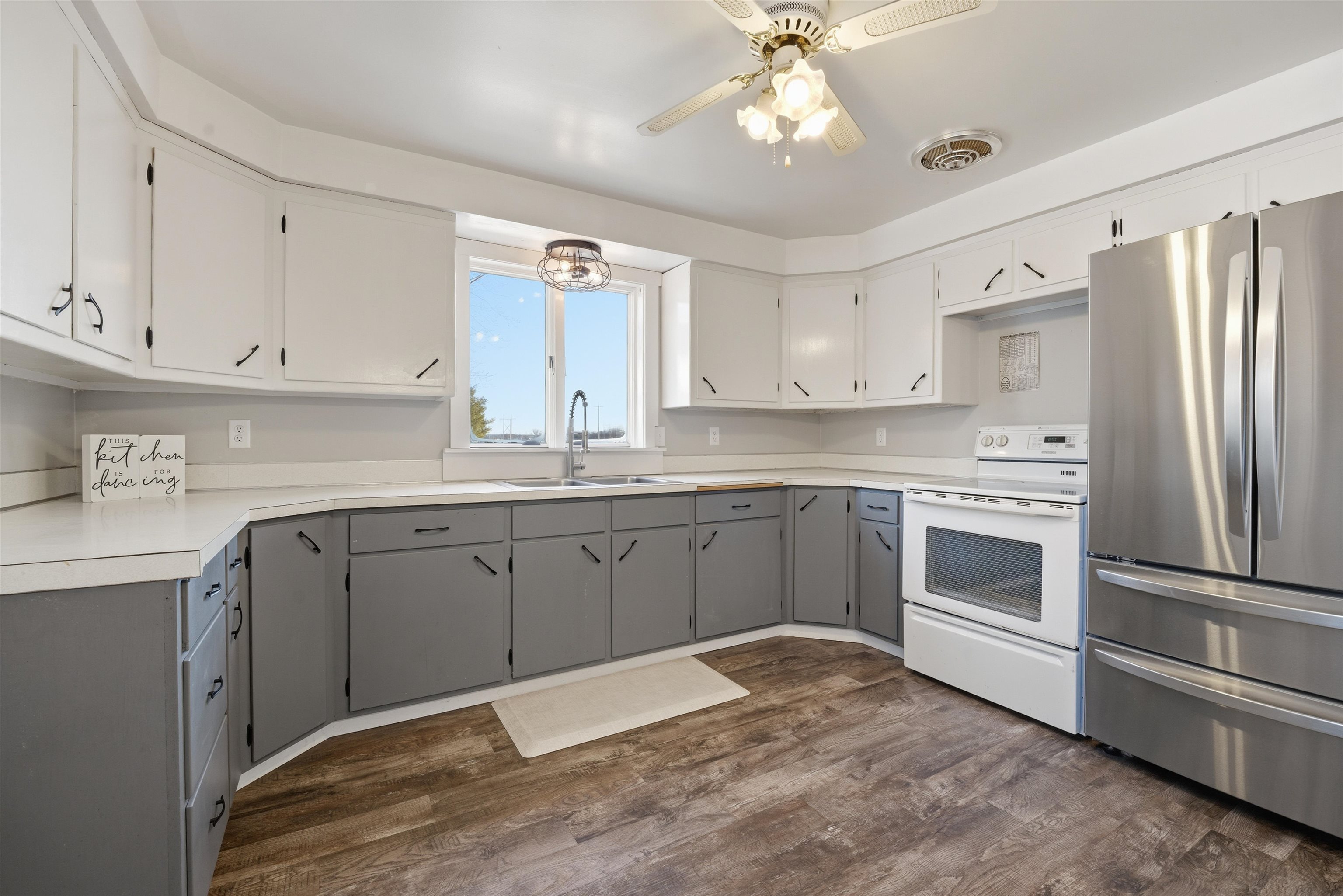 W7548 County Road South Hortonville, WI 54944 - Photo 7 of 33