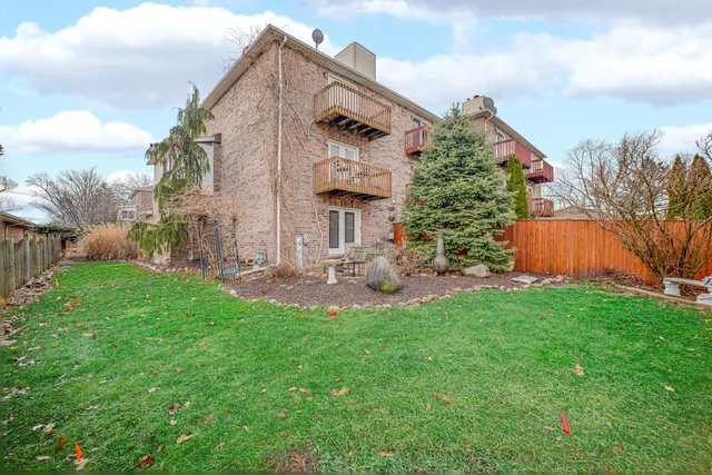 $398,000 | 8202 Gruener Court, Unit 8202, Palos Hills, IL 60465