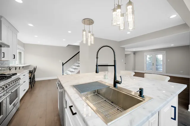 $398,000 | 8202 Gruener Court, Unit 8202, Palos Hills, IL 60465