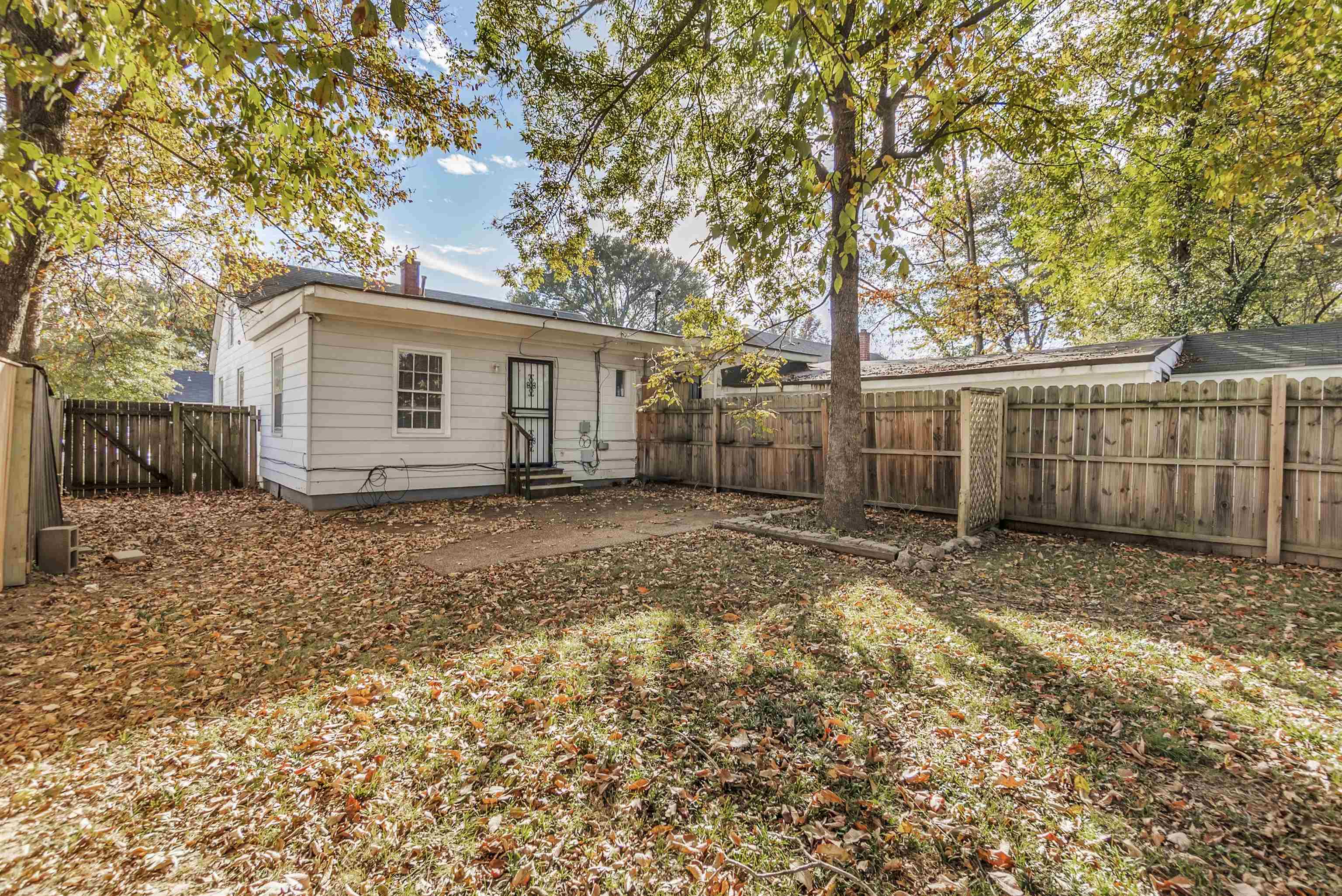 3844 Wilshire Road Memphis, TN 38111 - Photo 4 of 18 a view of a house with a yard