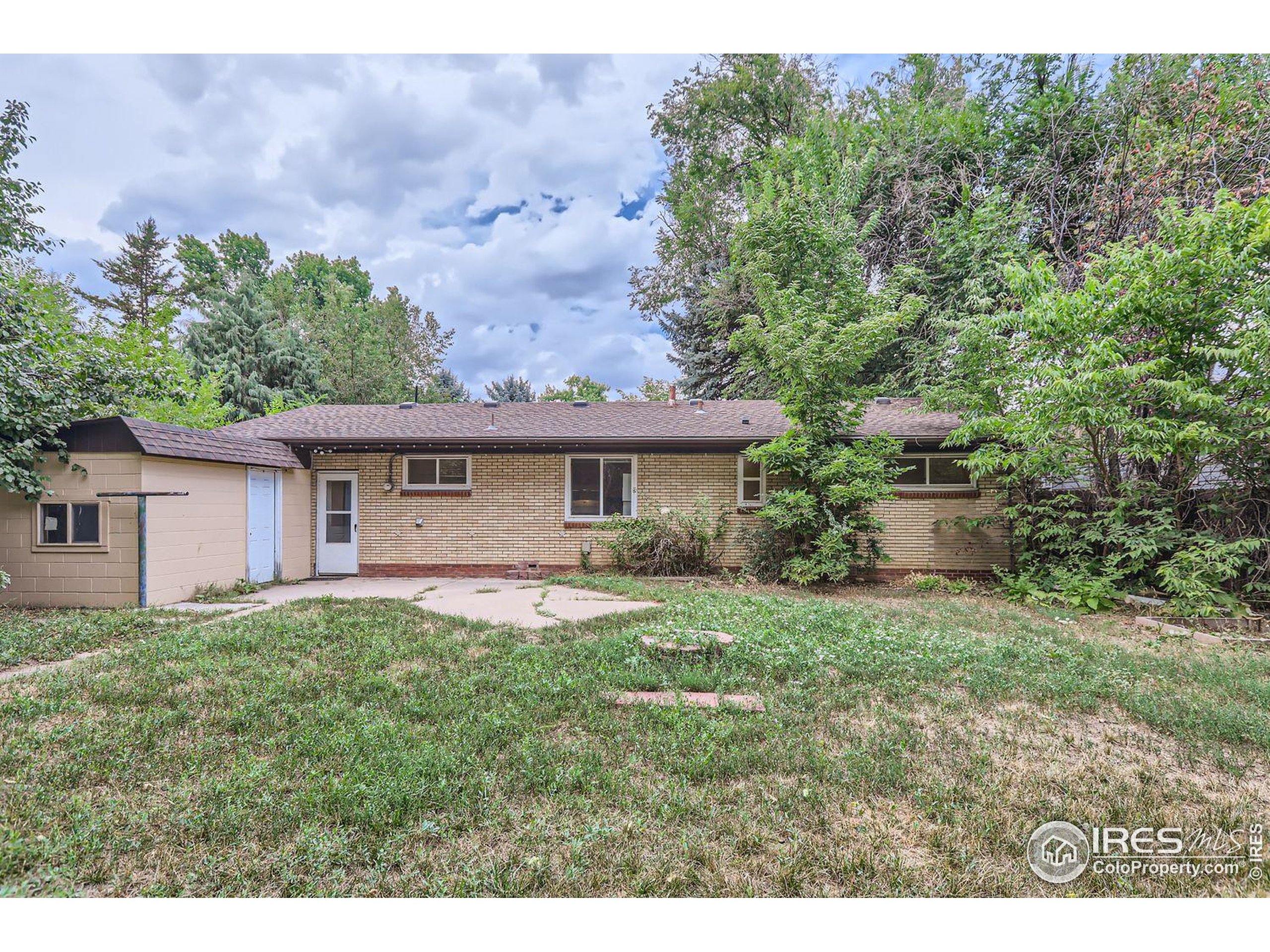 1517 Crestmore Place Fort Collins, CO 80521 - Photo 28 of 28 a front view of a house with a garden