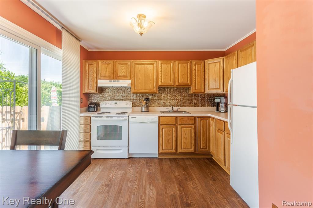 1050 Larson Court Rochester Hills, MI 48307 - Photo 6 of 34