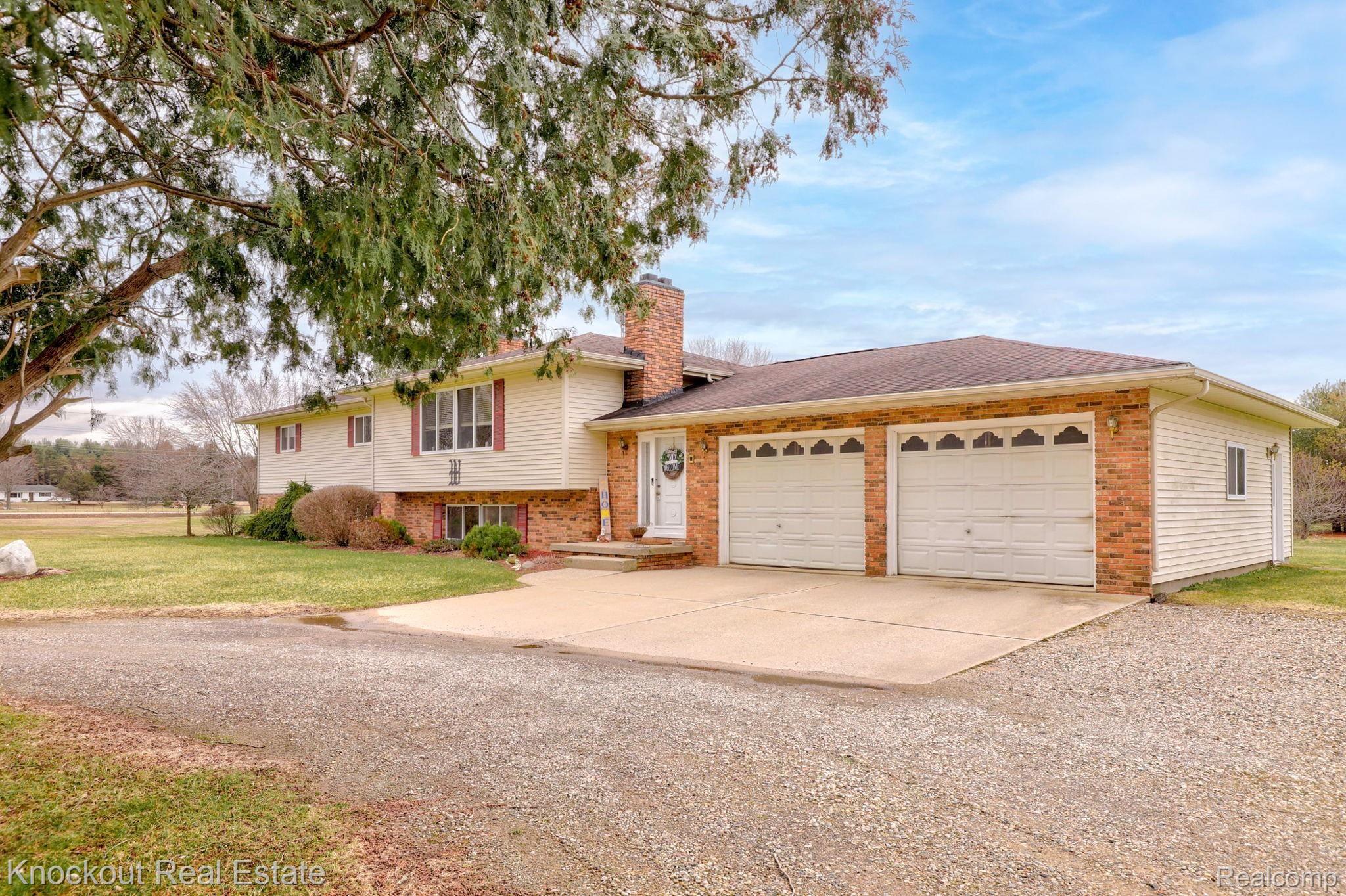 8464 Fallahay Road Millington, MI 48746 - Photo 3 of 60 3-web-or-mls-8464 Fallahay Rd Millington - 3.jpg