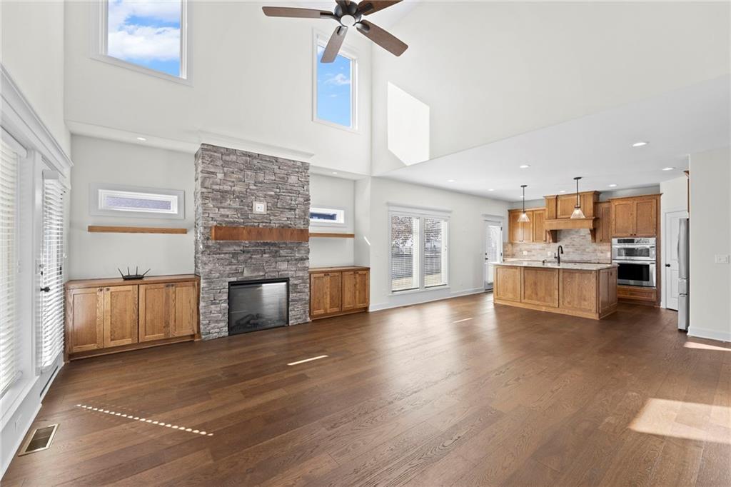 21025 West 225th Street Spring Hill, KS 66083 - Photo 4 of 51