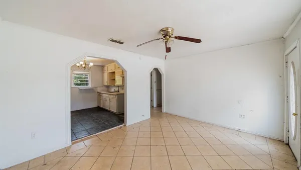a view of a big room with closet and windows