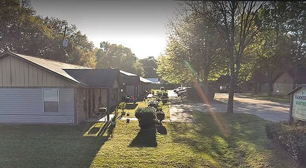 a view of a back yard