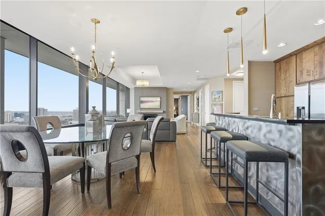 $1,045,000 | 700 West 31st Street, Unit 1502, Kansas City, MO 64108