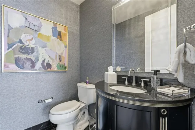 $1,045,000 | 700 West 31st Street, Unit 1502, Kansas City, MO 64108