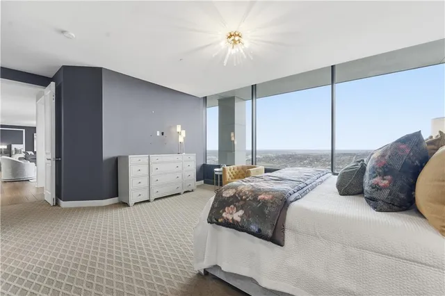 $1,045,000 | 700 West 31st Street, Unit 1502, Kansas City, MO 64108