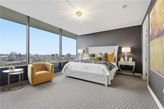 $1,045,000 | 700 West 31st Street, Unit 1502, Kansas City, MO 64108