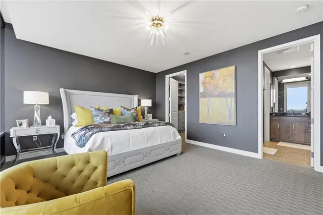 $1,045,000 | 700 West 31st Street, Unit 1502, Kansas City, MO 64108