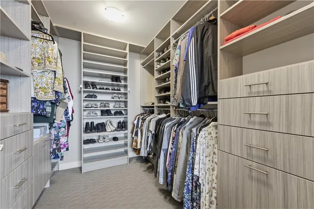 $1,045,000 | 700 West 31st Street, Unit 1502, Kansas City, MO 64108