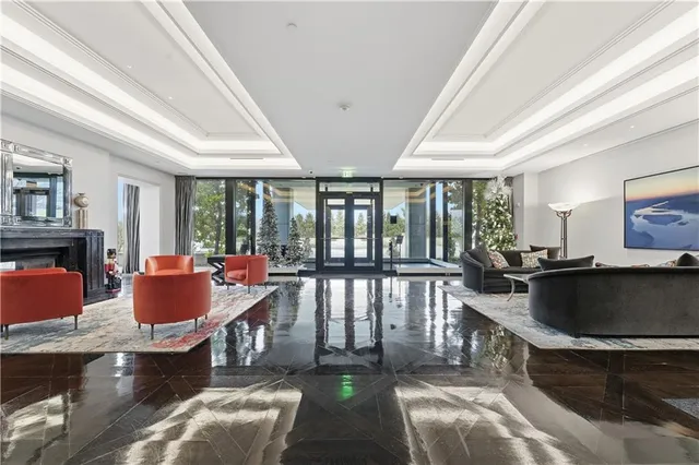 $1,045,000 | 700 West 31st Street, Unit 1502, Kansas City, MO 64108