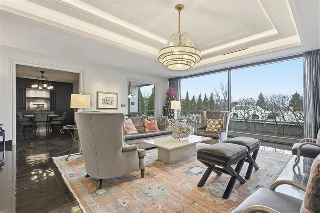 $1,045,000 | 700 West 31st Street, Unit 1502, Kansas City, MO 64108