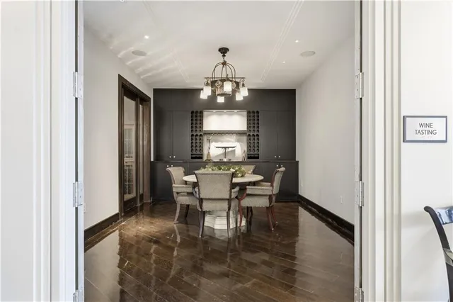 $1,045,000 | 700 West 31st Street, Unit 1502, Kansas City, MO 64108